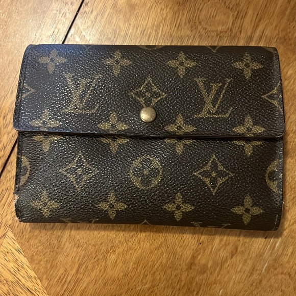 Authentic Large LV Mono Wallet - Picture 3 of 12